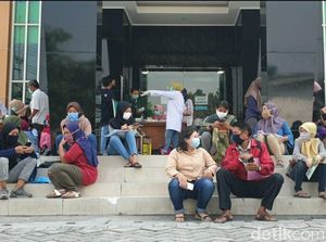 Rapid Test Gratis, Calon Mahasiswa Peserta UTBK Abaikan Physical Distancing