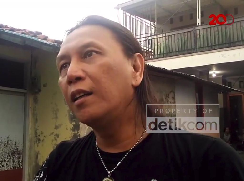 Roy Jeconiah Luncurkan 3 Hari dan Konser Virtual Roy Jeconiah Luncurkan 3 Hari dan Konser Virtual