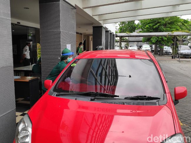 Jelang Tahun Ajaran Baru, RS Ini Beri Promo Rapid Test Drive Thru Jelang Tahun Ajaran Baru, RS Ini Beri Promo Rapid Test Drive Thru