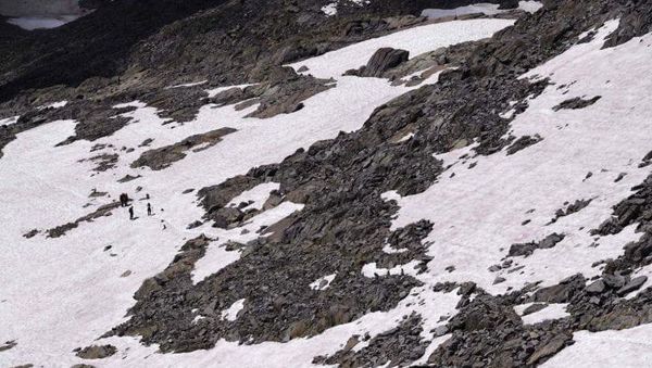 Potret Salju Berwarna Pink di Pegunungan Alpen