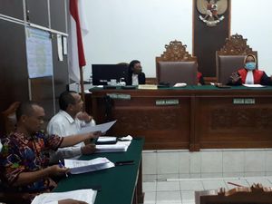 Polisi Absen, PN Jaksel Tunda Sidang Praperadilan Ruslan Buton dan Keluarganya Polisi Absen, PN Jaksel Tunda Sidang Praperadilan Ruslan Buton dan Keluarganya