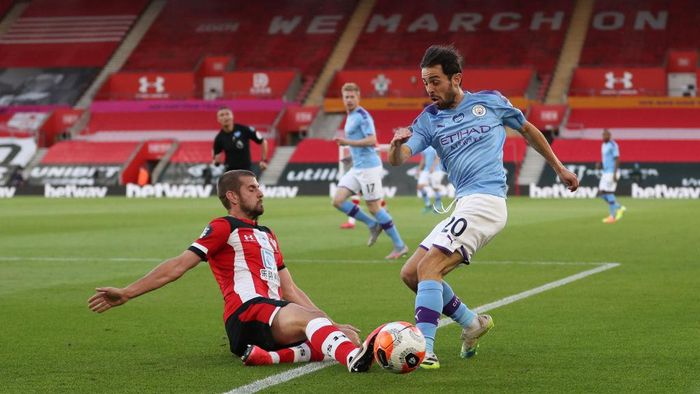 Southampton, manchester city SOUTHAMPTON, ENGLAND - JULY 05: Jack Stephens of Southampton tackles Bernardo Silva of Manchester City during the Premier League match between Southampton FC and Manchester City at St Marys Stadium on July 05, 2020 in Southampton, England. Football Stadiums around Europe remain empty due to the Coronavirus Pandemic as Government social distancing laws prohibit fans inside venues resulting in games being played behind closed doors. (Photo by Catherine Ivill/Getty Images)