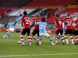 Salah satu peluang yang didapat Kevin De Bruyne gagal berbuah gol.