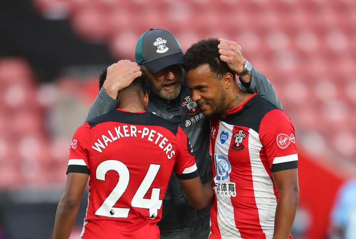 SOUTHAMPTON, ENGLAND - JULY 05: Ralph Hasenhuttle, Manager of Southampton, Kyle Walker-Peters, and Ryan Bertrand of Southampton celebrate following their teams victory in the Premier League match between Southampton FC and Manchester City at St Marys Stadium on July 05, 2020 in Southampton, England. Football Stadiums around Europe remain empty due to the Coronavirus Pandemic as Government social distancing laws prohibit fans inside venues resulting in games being played behind closed doors. (Photo by Catherine Ivill/Getty Images)
