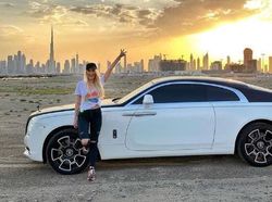 Wow! Wanita Cantik Si Tukang Review Mobil Ini Raup Rp 55 Juta Sehari