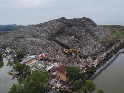 Gunungan Sampah di TPA Degayu Pekalongan Melebihi Kapasitas