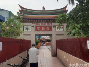 Suasana Perayaan Waisak di Vihara Dharma Bhakti Suasana Perayaan Waisak di Vihara Dharma Bhakti