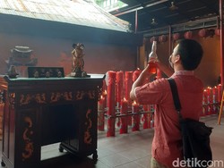 Melihat Peribadahan di Vihara Tertua Jakarta Saat New Normal