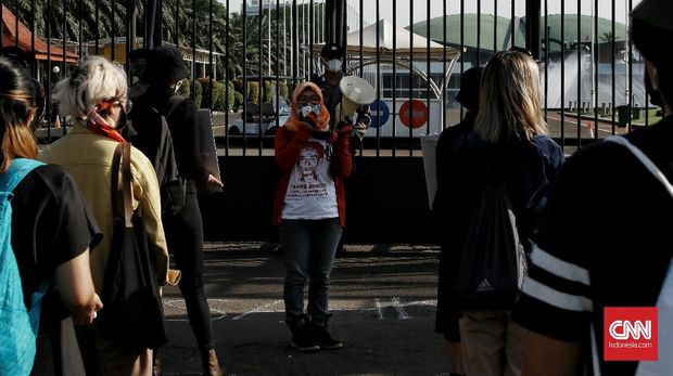 Aksi Perdana Selasa-an adalah aksi protes sebagai sebuah sikap penolakan atas dikeluarkannya RUU Penghapusan Kekerasan Seksual (RUU P-KS) dari program Legislasi Nasional (Plolegnas) prioritas 2020. Jakarta, Selasa(7/7/2020). CNN Indonesia/Andry Novelino