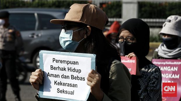 Aksi Perdana Selasa-an adalah aksi protes sebagai sebuah sikap penolakan atas dikeluarkannya RUU Penghapusan Kekerasan Seksual (RUU P-KS) dari program Legislasi Nasional (Plolegnas) prioritas 2020. Jakarta, Selasa(7/7/2020). CNN Indonesia/Andry Novelino