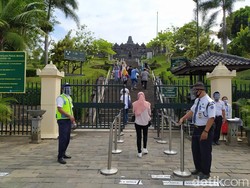 Turis Sudah Bisa Nikmati Candi Borobudur Lebih Dekat