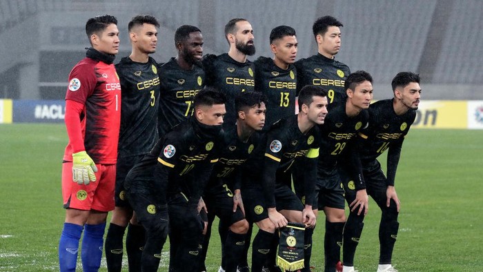 CHOFU, JAPAN - JANUARY 28: Ceres-Negros players line up for the team photos prior to the AFC Champions League play off between FC Tokyo and Ceres-Negros at Tokyo Stadium on January 28, 2020 in Chofu, Tokyo, Japan. (Photo by Kiyoshi Ota/Getty Images)