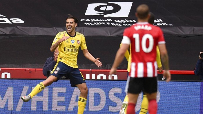 Arsenals Dani Ceballos, left, celebrates after scoring his sides second goal during the FA Cup sixth round soccer match between Sheffield United and Arsenal at Bramall Lane in Sheffield, England, Sunday, June 28, 2020. (Oli Scarff/Pool via AP)
