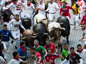 Kembali Diadakan, Festival Lari Banteng Spanyol Langsung Makan Korban