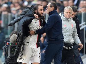 Sarri Tak Pernah Bertengkar dengan Pemain Juventus ... Kecuali Higuain