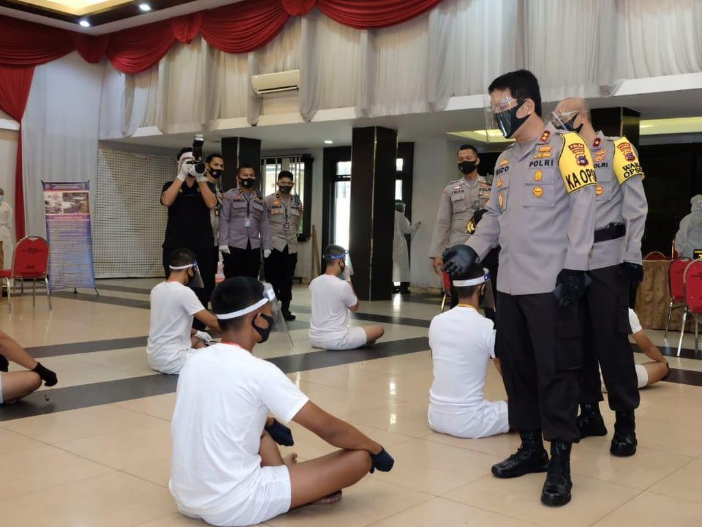 Kapolda Kalsel ke Casis Tamtama: Jangan Percaya Oknum yang Janjikan Lulus Kapolda Kalsel ke Casis Tamtama: Jangan Percaya Oknum yang Janjikan Lulus