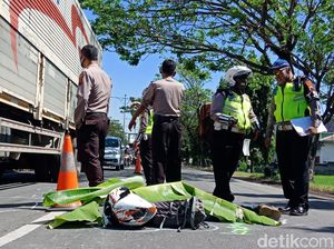Senggolan Saat Nyalip Motor, Pemotor di Kendal Tewas Terlindas Truk