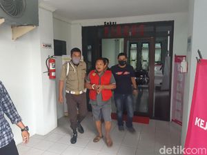 Kejari Serang Tangkap DPO 6 Tahun Kasus Korupsi PNPM Desa Kejari Serang Tangkap DPO 6 Tahun Kasus Korupsi PNPM Desa