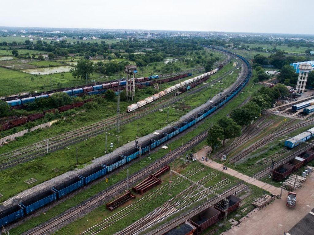 Di India Ada Rangkaian Kereta Barang Sepanjang 2,8 Km!