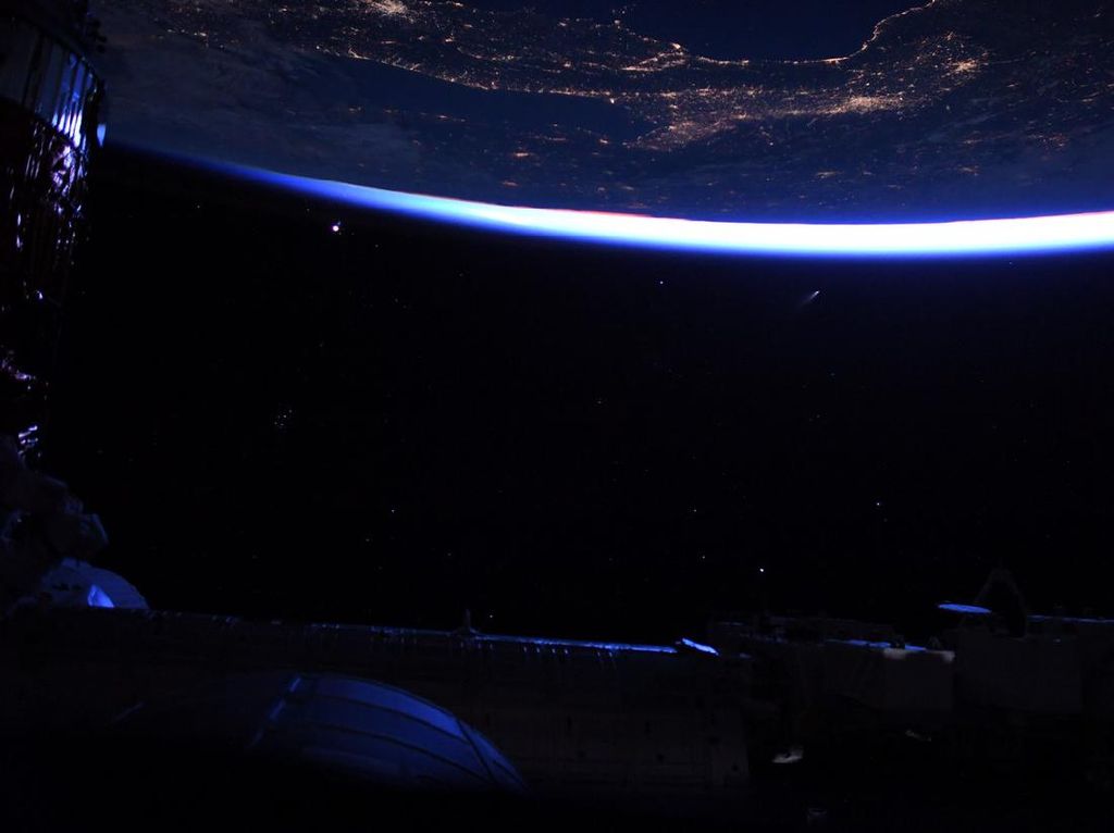 Astronot Bagikan Foto Komet dari Luar Angkasa, Menakjubkan!