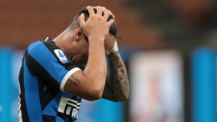 MILAN, ITALY - JUNE 24:  Lautaro Martinez of FC Internazionale reacts during the Serie A match between FC Internazionale and US Sassuolo at Stadio Giuseppe Meazza on June 24, 2020 in Milan, Italy.  (Photo by Emilio Andreoli/Getty Images)