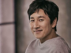 Lee Sun Gyun Dikabarkan Bakal Debut di Hollywood Bareng Son Ye Jin