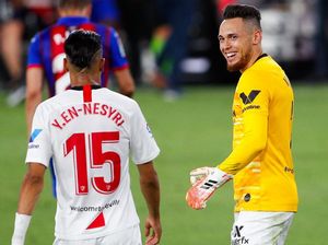 Pesepakbola Ini Buat Gol, lalu Jadi Kiper dan Bikin Penyelamatan!