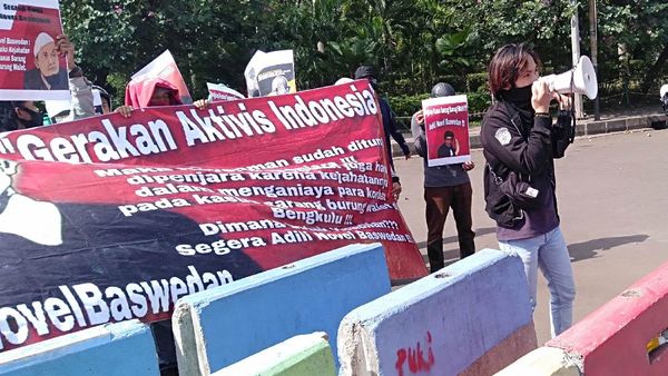Mahasiswa Geruduk Taman Pandang Istana