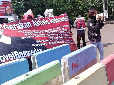 Mahasiswa Geruduk Taman Pandang Istana