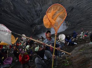 Melihat Ritual Yadnya Kasada Suku Tengger