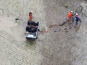 Mobil Ini Pontang Panting Diterjang Banjir