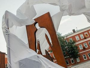 Monumen Kurir Barang Diresmikan di Moskow, Pahlawan Lockdown