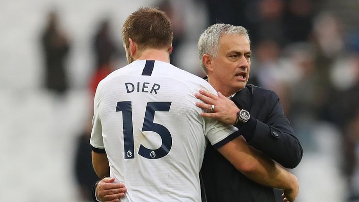 LONDON, ENGLAND - NOVEMBER 23: Jose Mourinho, Manager of Tottenham Hotspur embraces Eric Dier of Tottenham Hotspur after the Premier League match between West Ham United and Tottenham Hotspur at London Stadium on November 23, 2019 in London, United Kingdom. (Photo by Catherine Ivill/Getty Images)