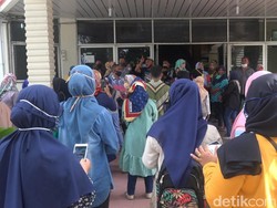 Kecewa Sistem Zonasi PPDB, Ratusan Wali Murid Ngadu ke DPRD Padang