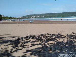 Gempa M 5,0, Wisatawan Sempat Berkumpul di Tepi Pantai Pangandaran