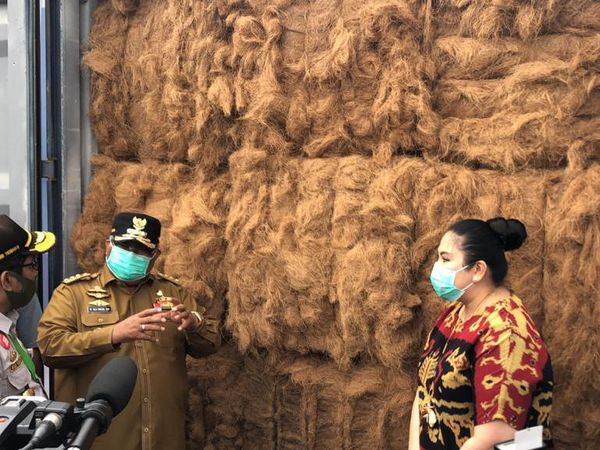 Perdana! Serabut Kelapa Asal Sultra Diekspor ke China
