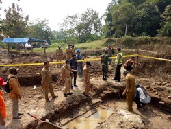 Niat Bikin Kolam Ikan, Warga Kediri Malah Temukan Bangunan Mirip Candi