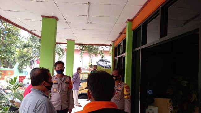 Rusak Kantor LH di Mampang, 2 Petugas PPSU Dipecat Rusak Kantor LH di Mampang, 2 Petugas PPSU Dipecat