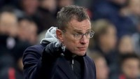 Nama Ralf Rangnick adalah salah satu yang sangat kencang disebut sebagai kandidat jika Ole Gunnar Solskjaer dipecat MU. Saat ini ia jadi Manager of Sports and Development di klub Rusia Lokomotiv Moscow. Foto: Alexander Hassenstein/Getty Images