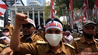 Ratusan Kepala Desa Geruduk MK untuk Kawal Uji Materi UU Corona