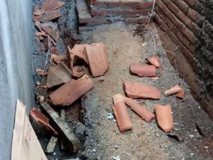 Digoyang Gempa Jepara M 6,1, Genting-genting Rumah Warga Berjatuhan