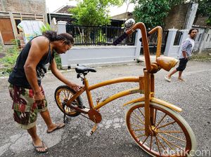 Kreatif! Warga Sukoharjo Ini Buat Sepeda Berbahan Kayu Bekas Kreatif! Warga Sukoharjo Ini Buat Sepeda Berbahan Kayu Bekas
