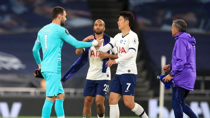 Tottenham Hotspur vs Everton LONDON, ENGLAND - JULY 06: Hugo Lloris of Tottenham Hotspur battles for possession with Heung-Min Son of Tottenham Hotspur during the Premier League match between Tottenham Hotspur and Everton FC at Tottenham Hotspur Stadium on July 06, 2020 in London, England. Football Stadiums around Europe remain empty due to the Coronavirus Pandemic as Government social distancing laws prohibit fans inside venues resulting in all fixtures being played behind closed doors. (Photo by Adam Davy/Pool via Getty Images)