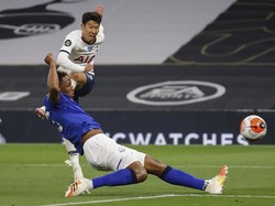 Meski banyak melepaskan tembakan, tak ada satu pun yang mengarah ke gawang. Sebagian besar selalu membentur pemain Everton.