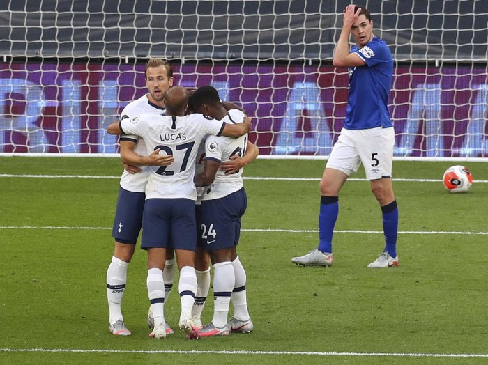 Tottenham players celebrate after scoring the opening goal during the English Premier League soccer match between Tottenham Hotspur and Everton FC at the Tottenham Hotspur Stadium in London, England, Monday, July 6, 2020.(Cath Ivill/Pool via AP)