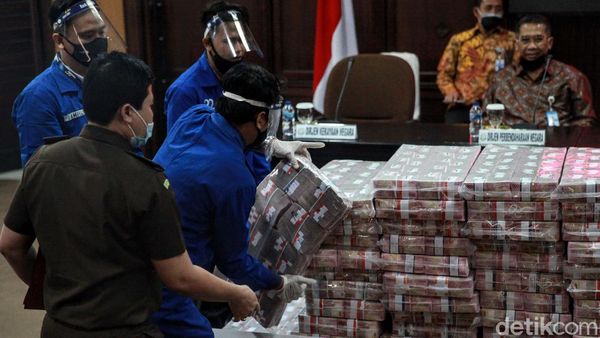 Ini Tumpukan Uang Rp 97 M yang Disita dari Honggo Wendratno