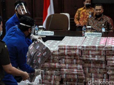 Ini Tumpukan Uang Rp 97 M yang Disita dari Honggo Wendratno