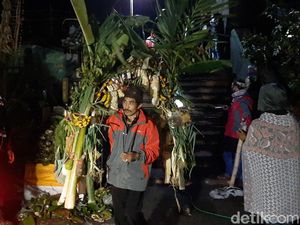 Tanpa Wisatawan, Yadnya Kasada di Bromo Tahun Ini Lebih Khidmat