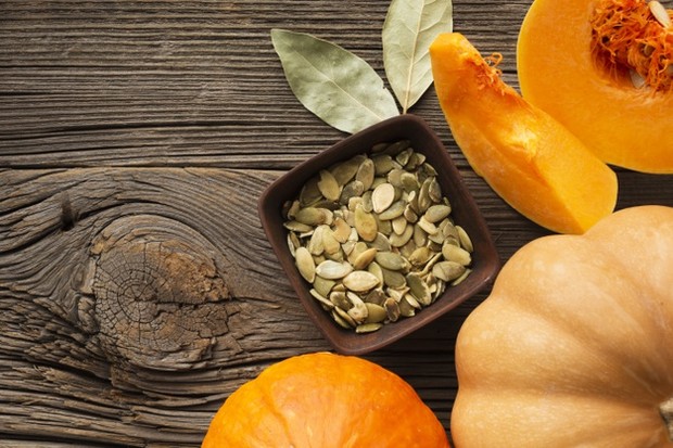 Pasalnya biji labu mampu menaklukan kerutan dan bekas jerawat di wajah, karena memiliki kandungan zync, vitamin E, sulfur dan lemak omega-3.