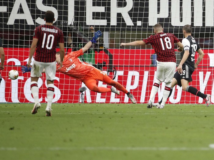 AC Milan's Rafael Leao, left, celebrates with his teammate Ismael Bennacer after scoring his side's 3rd goal during the Serie A soccer match between AC Milan and Juventus at the Milan San Siro Stadium, Italy, Tuesday, July 7, 2020. (Spada/LaPresse via AP)